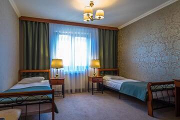 Фото номера Двухместный номер с 2 отдельными кроватями Отель Hotel Strzelnica г. Kochcice 4