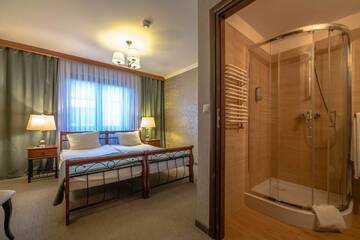 Фото номера Двухместный номер с 2 отдельными кроватями Отель Hotel Strzelnica г. Kochcice 5